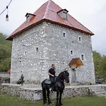 Kulla Pracja Тети