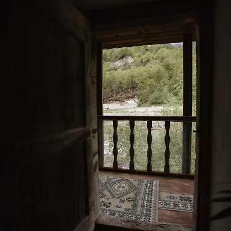 ゲストハウス Kulla Pracja テス