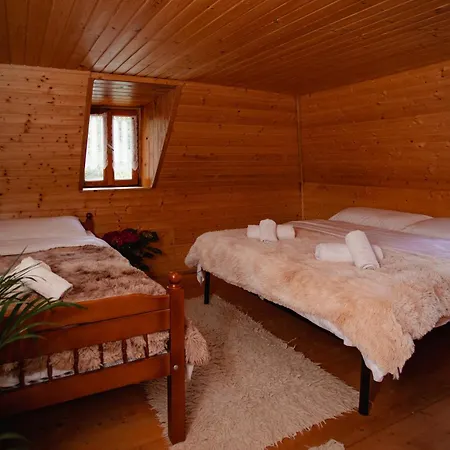 ゲストハウス Kulla Pracja テス